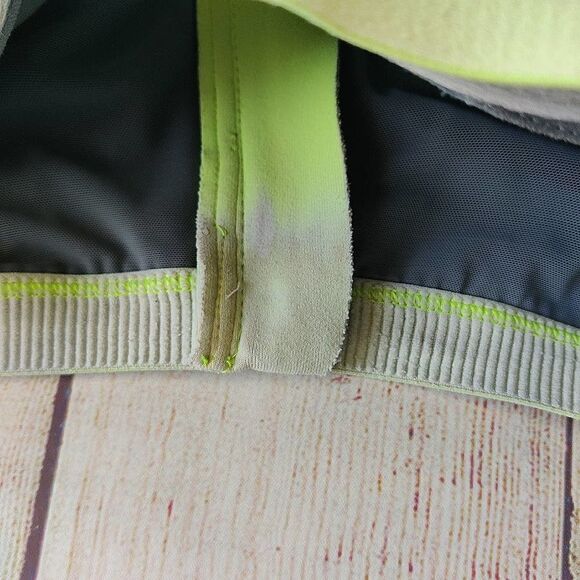 Victoria's Secret VSX Knockout Front Closure Sports Bra - Picture 11 of 11